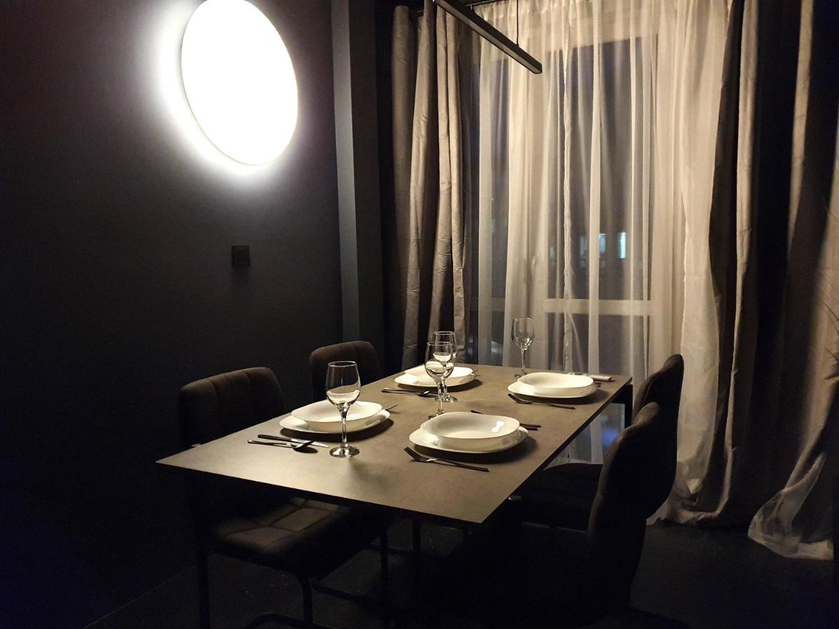 Blacknight Apartment - Self Check-In 24H Wrocław Eksteriør billede